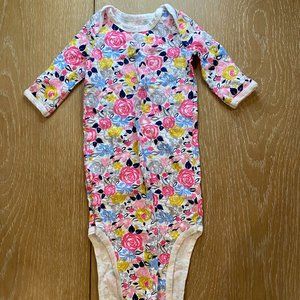 Newborn/0-3 month knotted gown